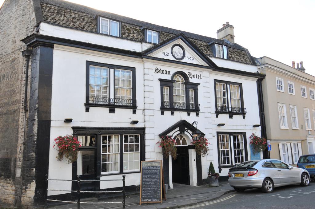 Bradford on Avon’s oldest pub reopens after weeklong makeover