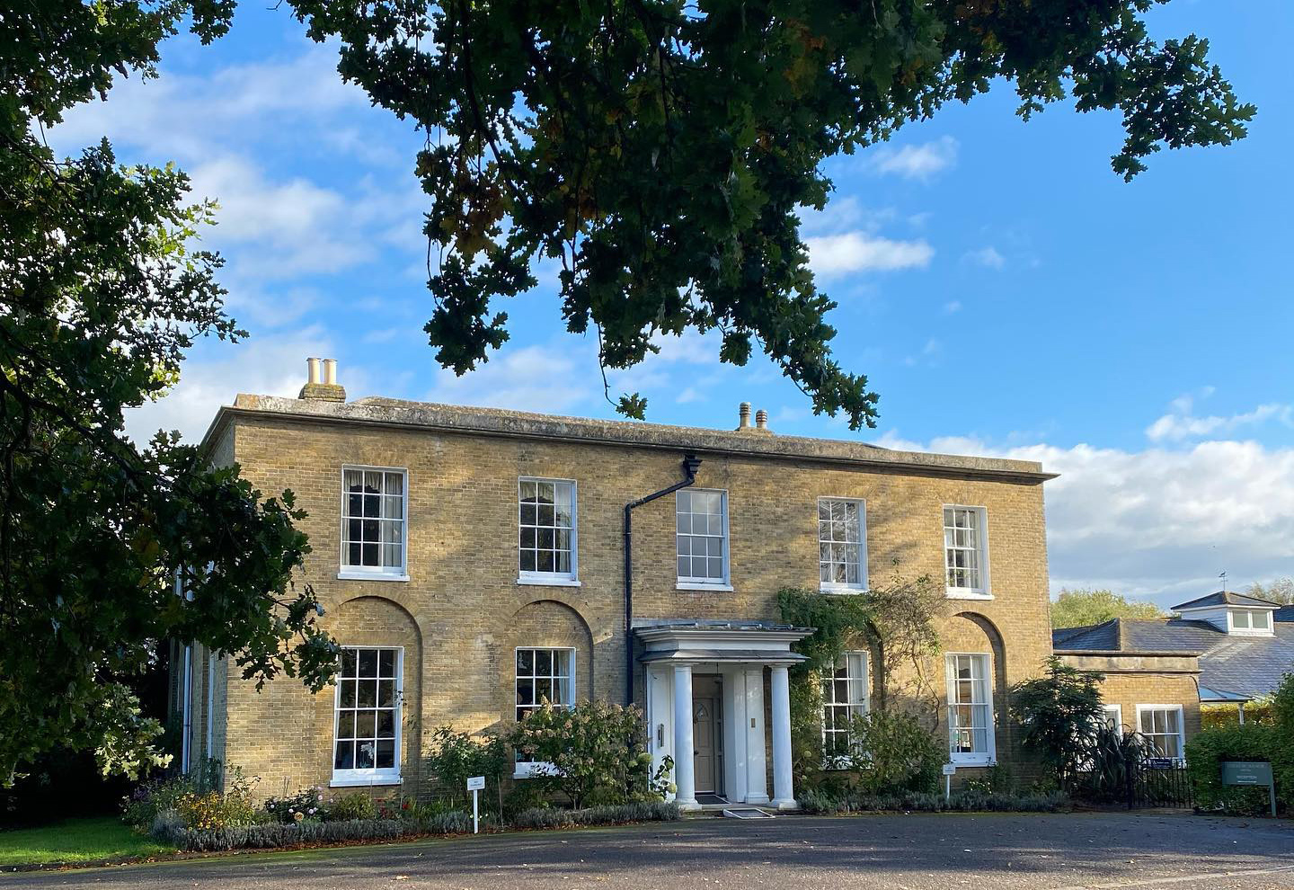 Hadlow Manor hotel in Kent to be turned into flats